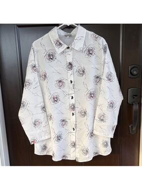 EUC NICHE A-Line Button Front Top
Size Large